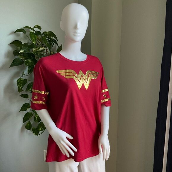 DC Red and Gold Graphic Tee Relaxed Fit - Picture 3 of 6
